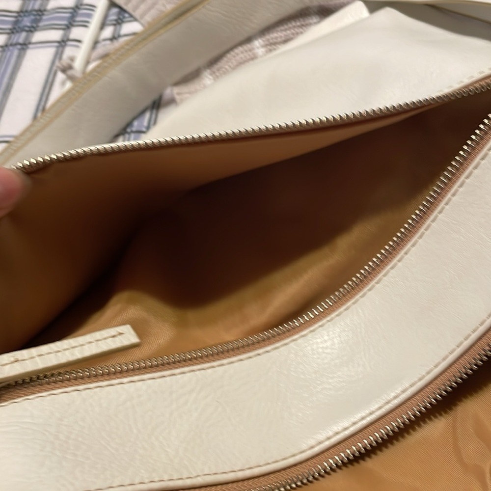Matt & Nat tote bag cream colored with gold lining 3 pockets in front - Picture 10 of 10